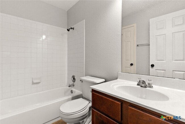 Building Photo - 2002 Isabelle Dr