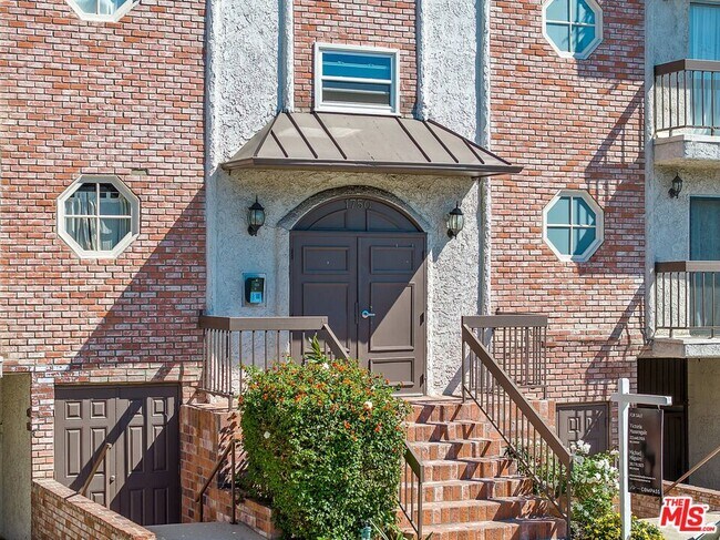 Building Photo - 1750 N Harvard Blvd