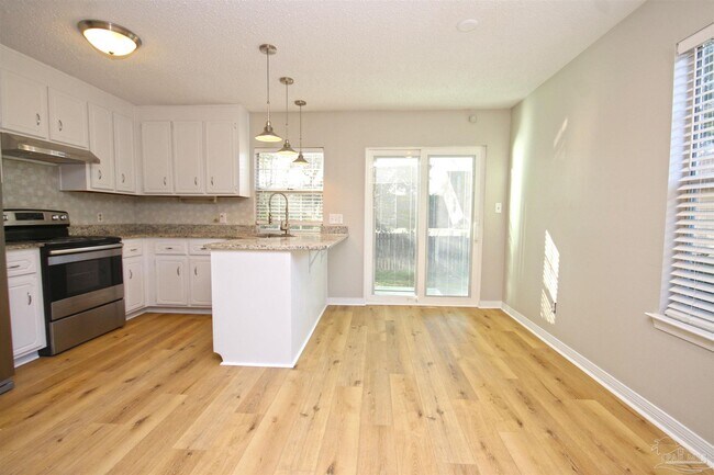 Building Photo - 2028 Cambridge Cir