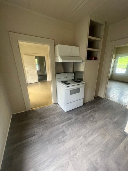 Building Photo - 412 Barker Ave