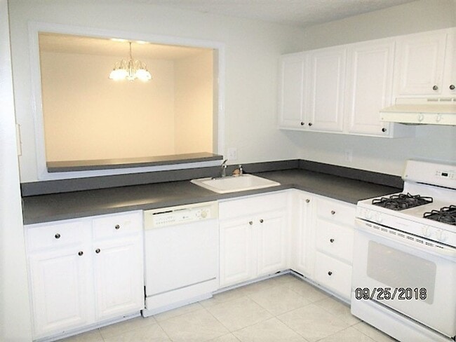 Building Photo - Private And Spacious, Ground Level, 2 Bedr...
