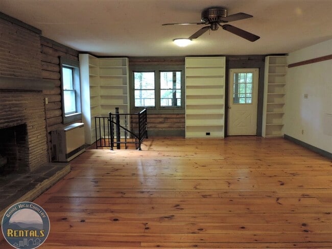 Building Photo - Log Home in Alpine Acres