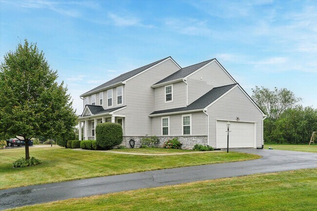 Building Photo - Spacious Single-Family Home On Over A 1/2 ...
