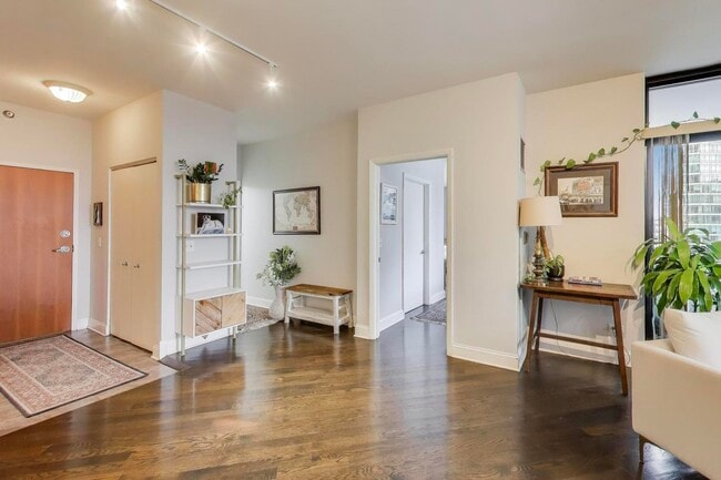 Building Photo - 435 W Erie St