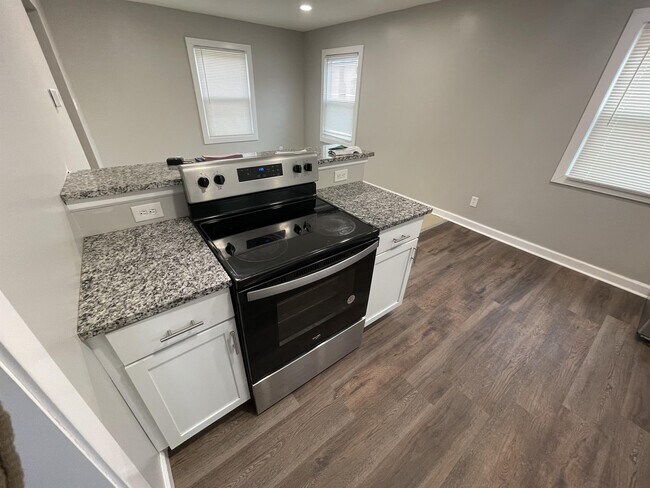 Building Photo - 1915 Auburn St