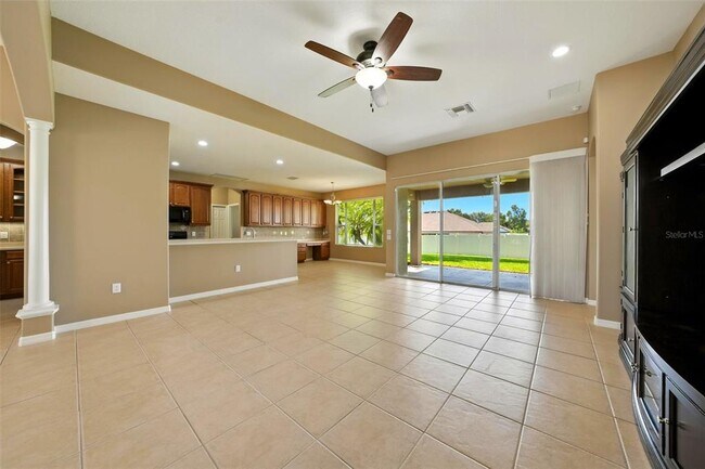 Building Photo - 36815 Queen Bee Ln