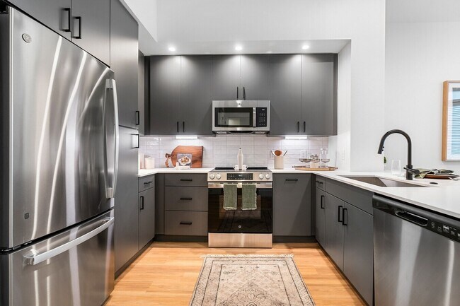 Building Photo - 15635 Memorial Dr