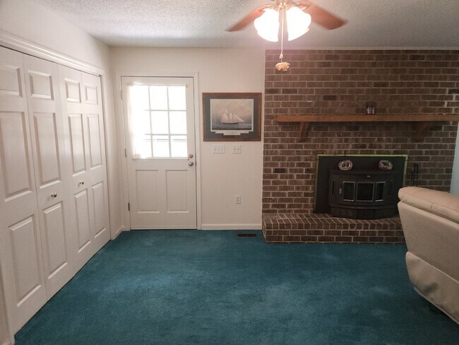 Building Photo - Single Level Three Bedroom Ranch Style Home in Ridgeland, SC!