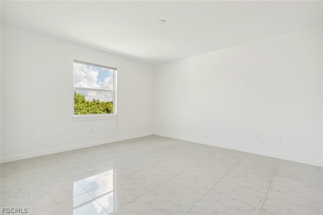 Building Photo - 2725 SW Embers Terrace