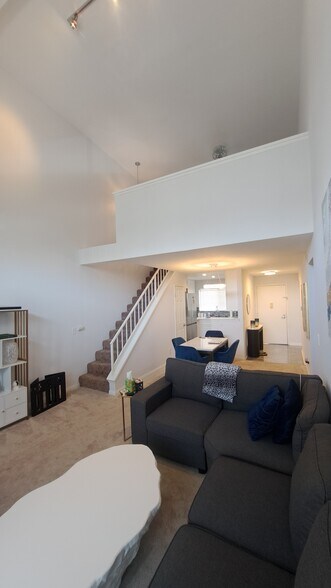 Building Photo - 21520 Burbank Blvd