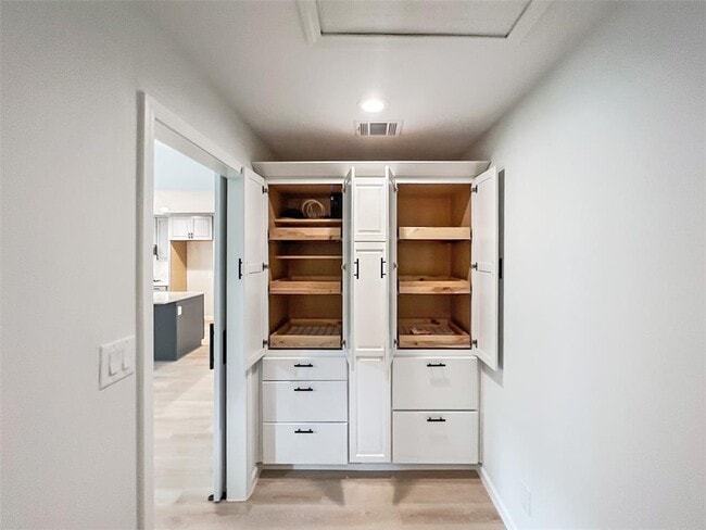 Building Photo - 7736 Croftwood Dr