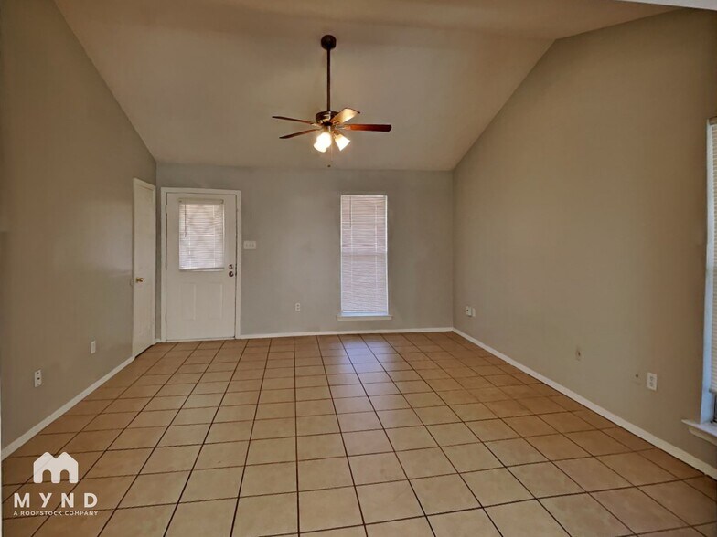 Building Photo - 3405 Laurel Dr