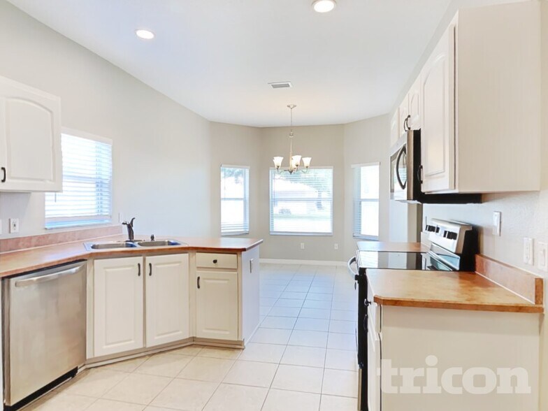 Building Photo - 9 Point Pl