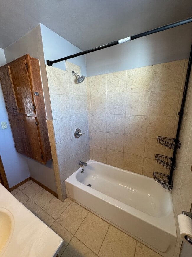 Building Photo - Main level house available for rent