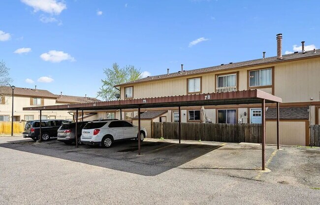 Building Photo - 2567 Rainbow Dr
