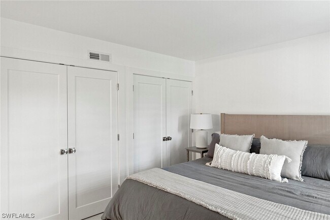 Building Photo - 980 7th Ave S