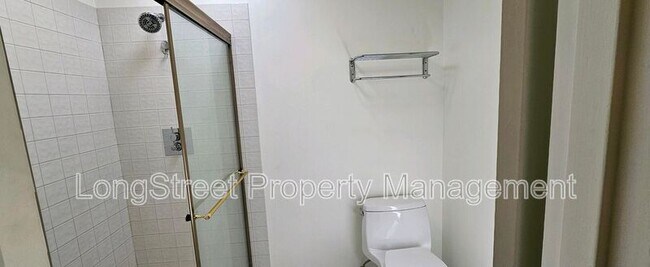 Building Photo - 6910 SW 11th Dr