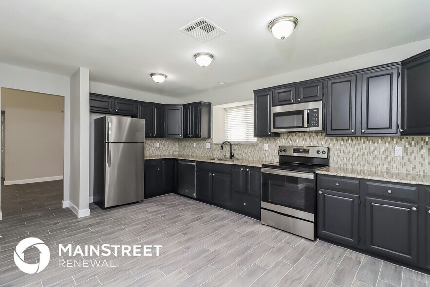 Building Photo - 4003 Bradley Ln