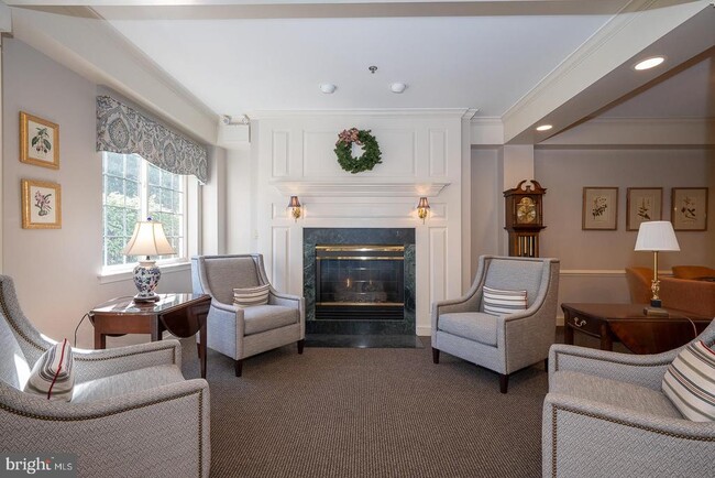 Building Photo - 335 Paoli Pointe Dr