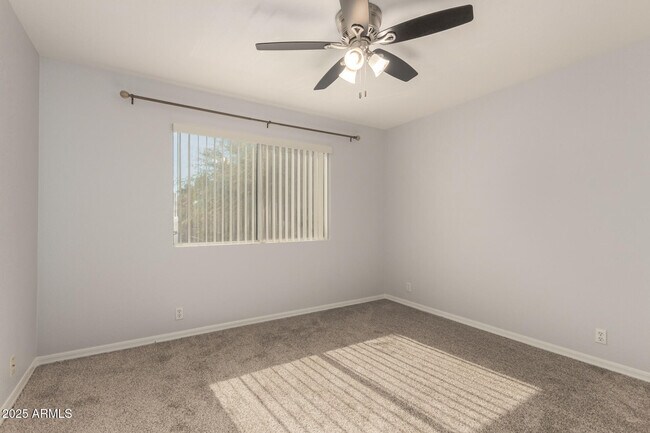 Building Photo - 1526 E Charleston Ave