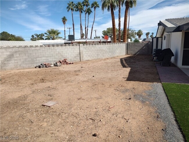 Building Photo - 3221 Sombrero Cir
