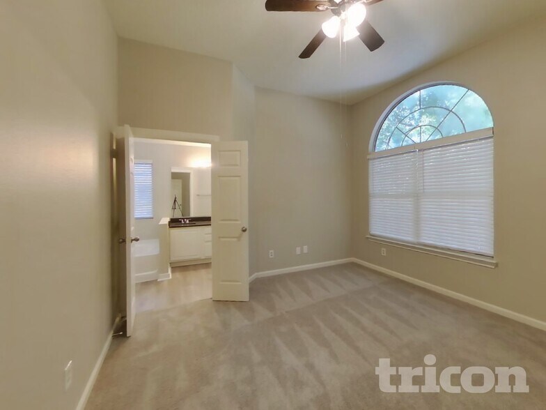 Building Photo - 419 Windhurst Dr