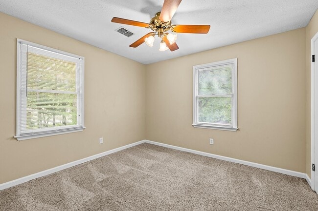 Building Photo - Immaculate 4BR Home with In Law Suite in Prime Location