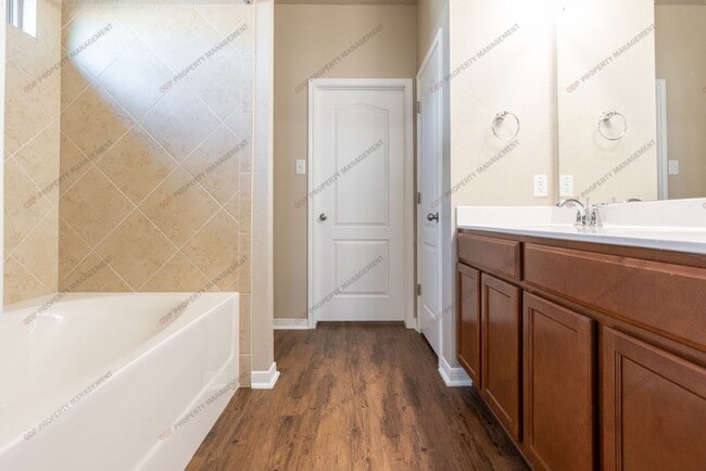Building Photo - 4-Bedroom, 3-Bath Home in Belton ISD – Ove...