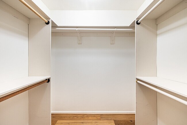 Building Photo - Prime Location 3 bedroom Townhome with Cen...