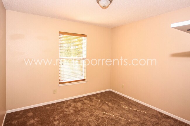 Building Photo - Franklin Township, 3 Bed, 2.5 Bath, Two St...