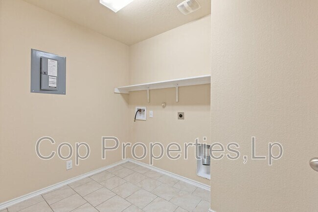 Building Photo - 12110 Kruth Pt