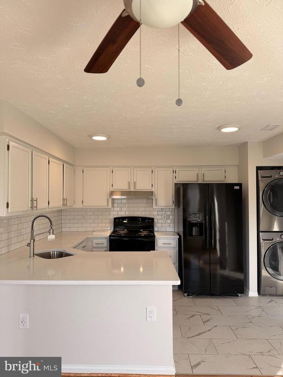Building Photo - 2401 W Rosecroft Village Cir