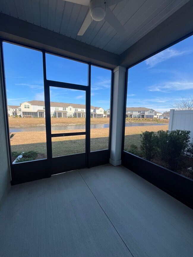 Building Photo - Town Home in The Trails -2 Primary Suites!!