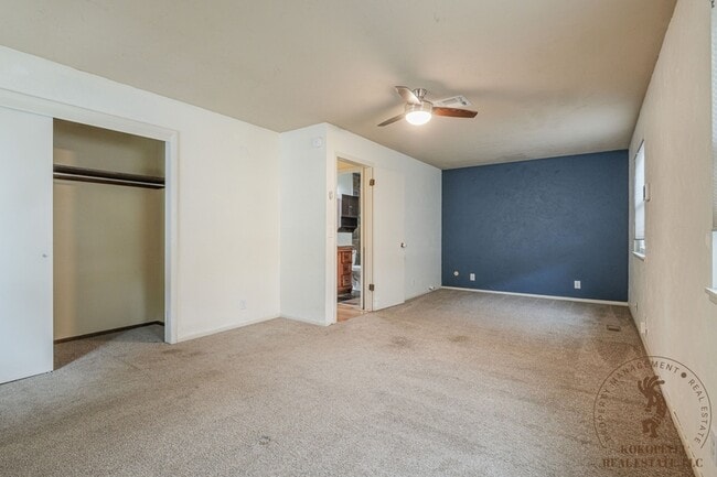 Building Photo - 1043 Lakeside Dr