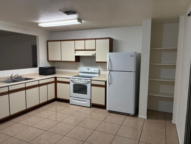 Building Photo - Charming 3 Bedroom 2 Bath Family Home! Must See! Move In Special!!