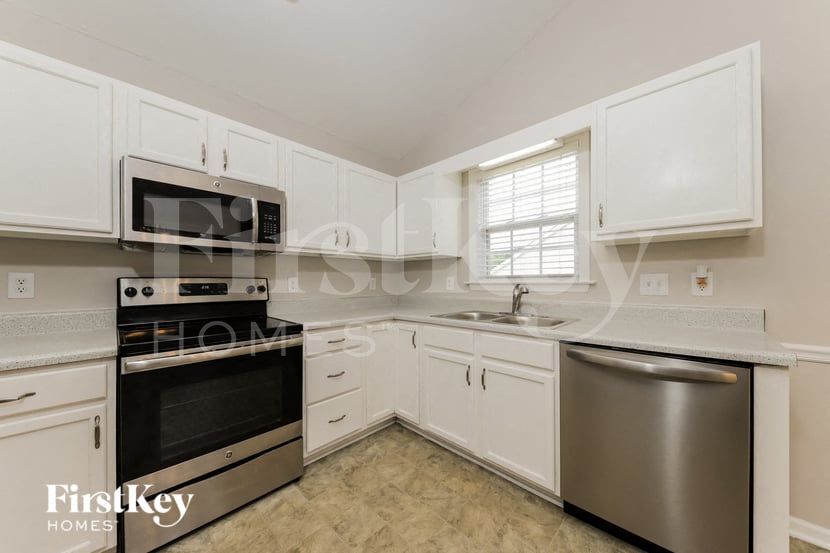 Building Photo - 2435 Wynbrook Dr