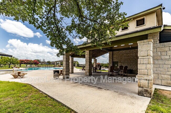 Building Photo - 920 Laserra