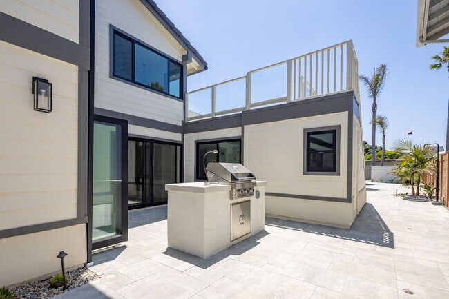 Building Photo - Gorgeous Fully Remodeled 5 Bedroom Home wi...