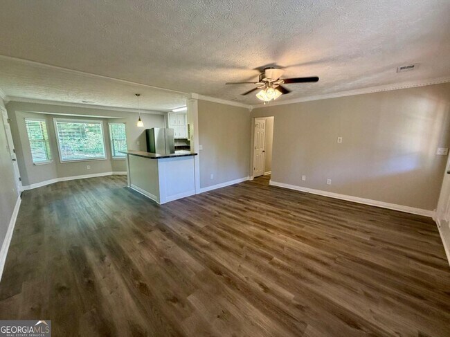 Building Photo - 285 Lakeshore Dr