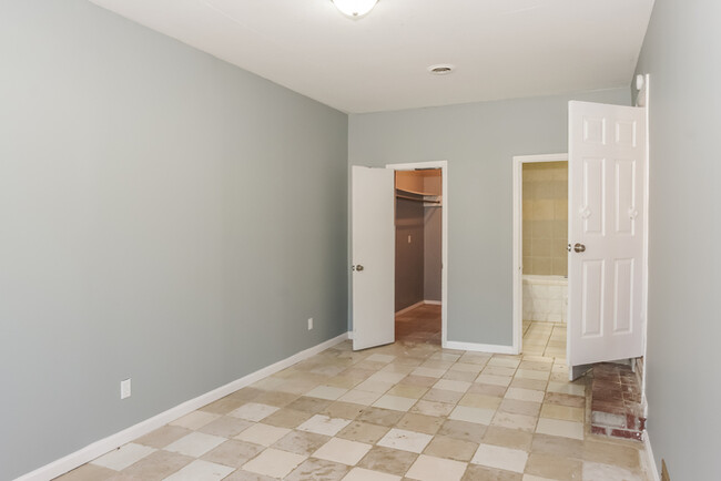 Building Photo - 2105 Medaris Rd NW