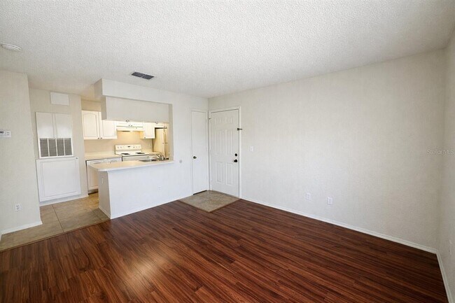 Building Photo - 2550 N Alafaya Trail