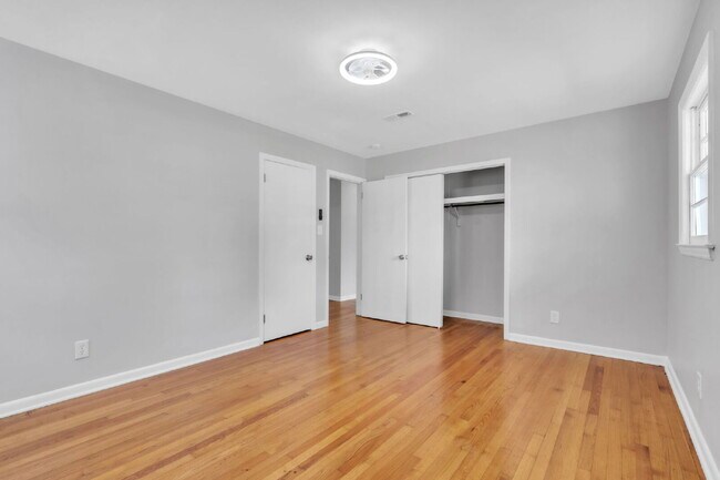 Building Photo - 2BR/1BA Townhome with Granite Countertops & Carport $1325/mo rent