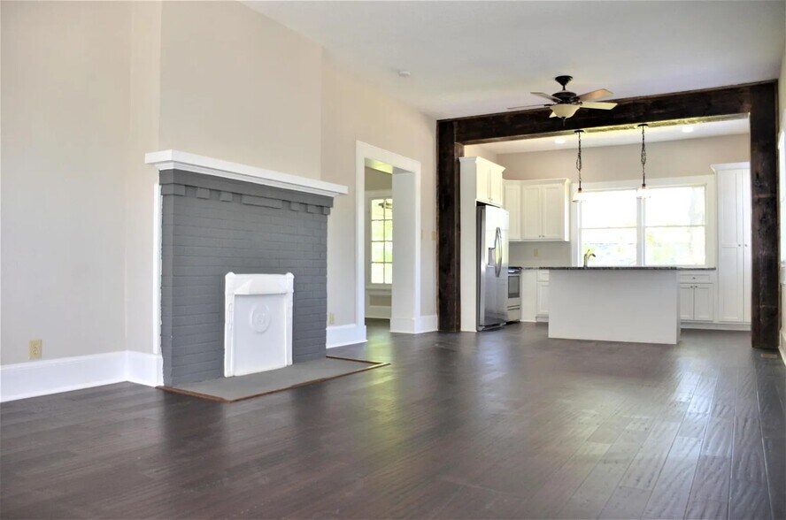 Building Photo - 240 Hydrick St