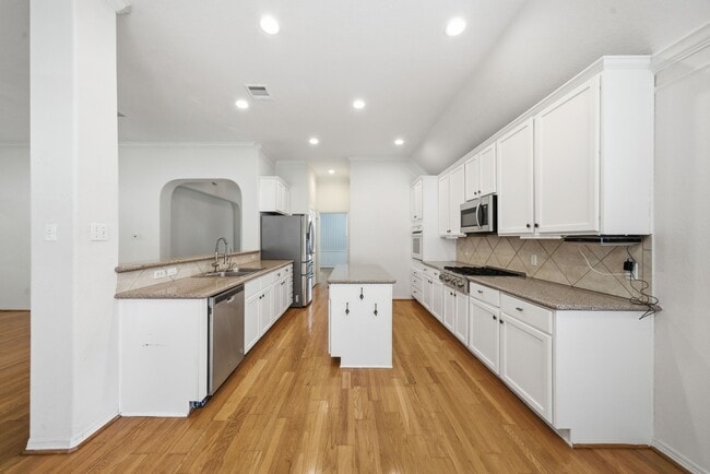 Building Photo - 23722 Allingham Ln