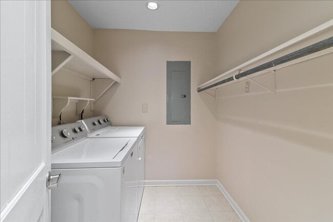 Building Photo - Completely Renovated 3 Bed 2 Bath home with HUGE fenced yard & shed