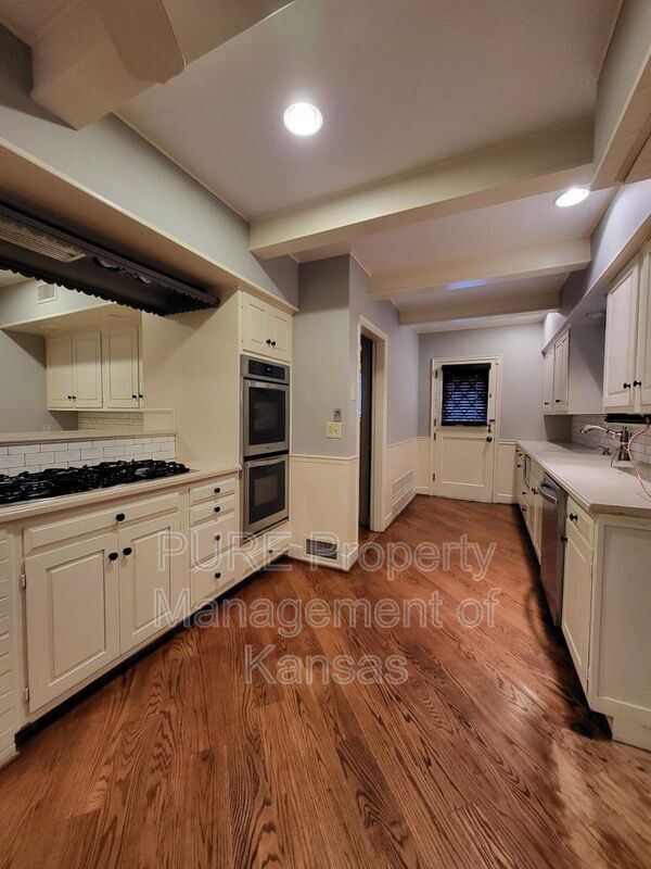 Building Photo - 1501 SW Pembroke Ln