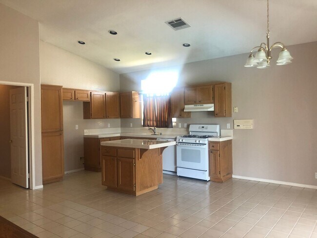 Building Photo - Available Now! Desired Location PLUS a Sparkling Pool!!!!