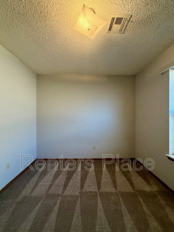 Building Photo - 11805 E 81st St N