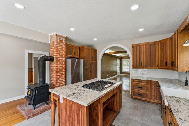 Building Photo - 3/2 Remodeled Home in Lampasas
