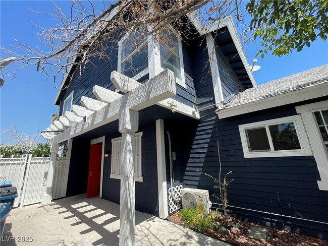 Building Photo - 5005 Celebrity Cir